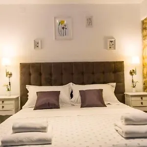 XIV Century Rooms Bed & Breakfast