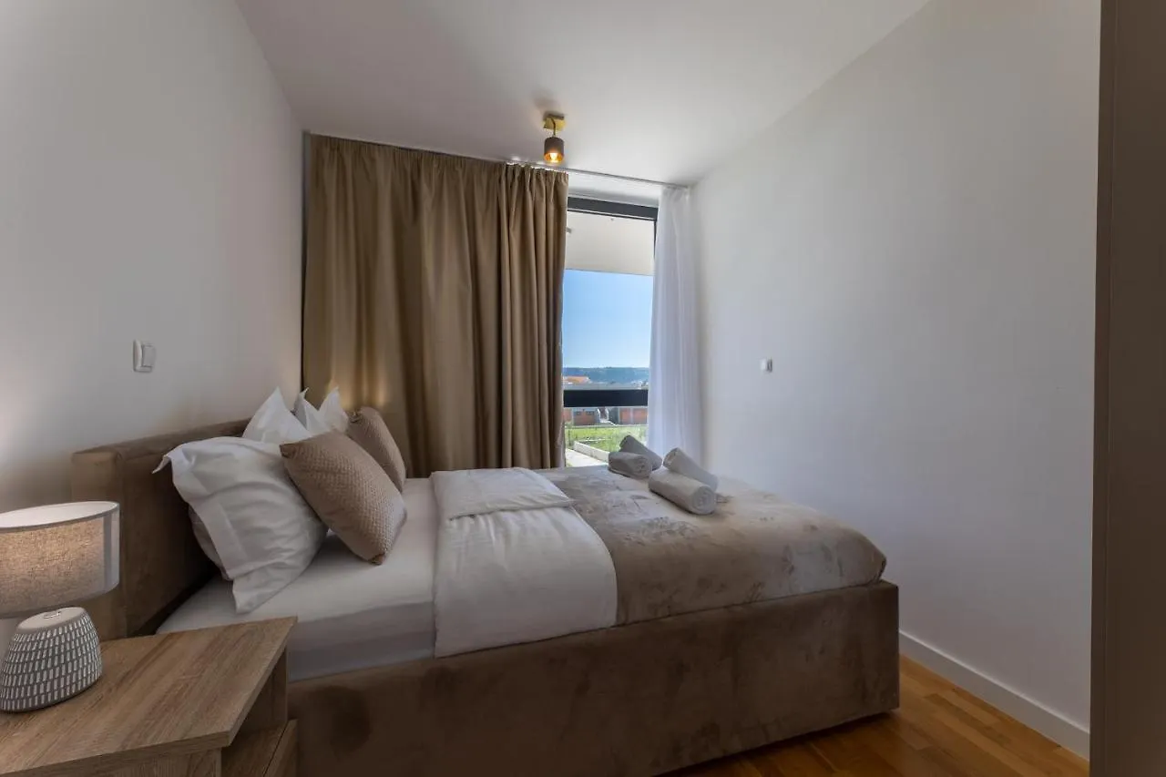 Luxury Villa Bueno Kastela 0*,
